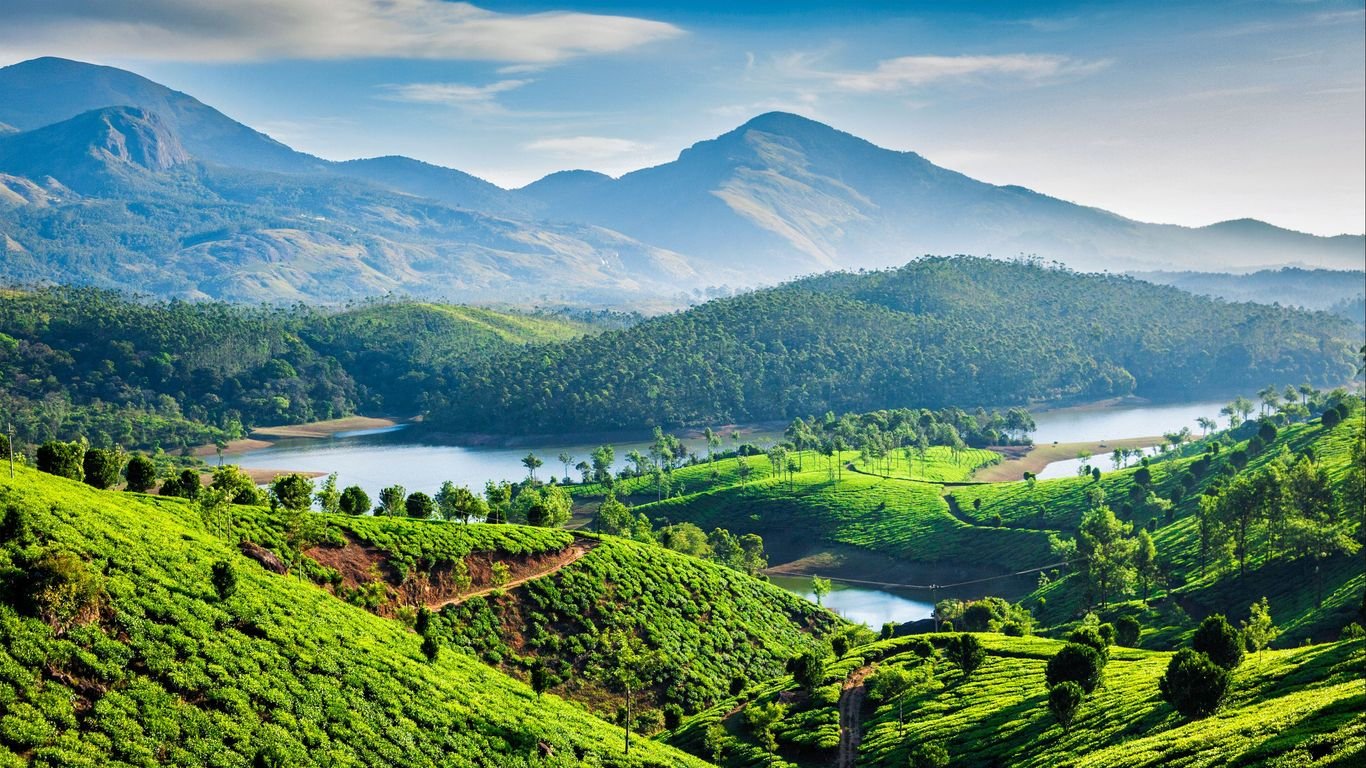  DAY 1 : KOCHI PICKUP → MUNNAR