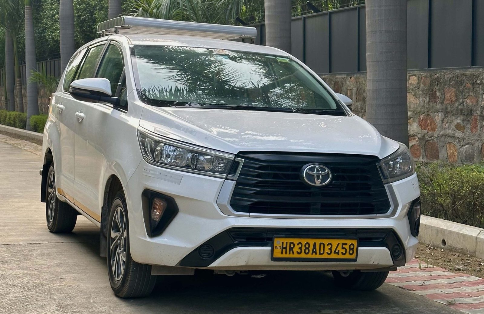 Innova Crysta 